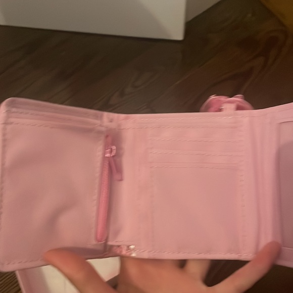 Hello Kitty Wallet - Picture 3 of 5